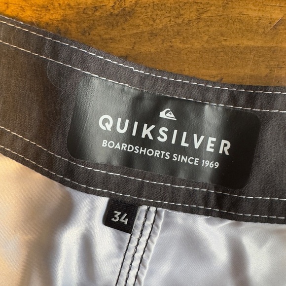 Men's Quicksilver black and colored stripe Boardshorts size 34 nwot - Picture 5 of 5